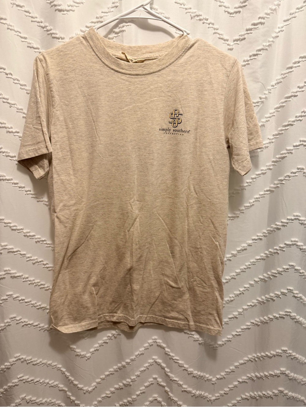 Simply Southern Men’s Cream Logo Short Sleeve Tee